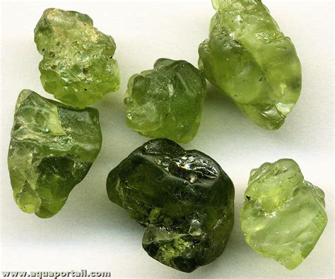  Olivine: Il Minerale Magico per un Futuro Sostenibile!